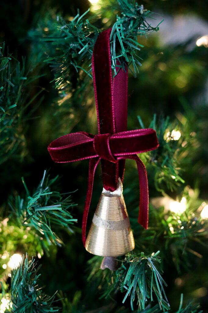 Новогодишна декорација на Аберто Дизајн BSY241, сребрени бои