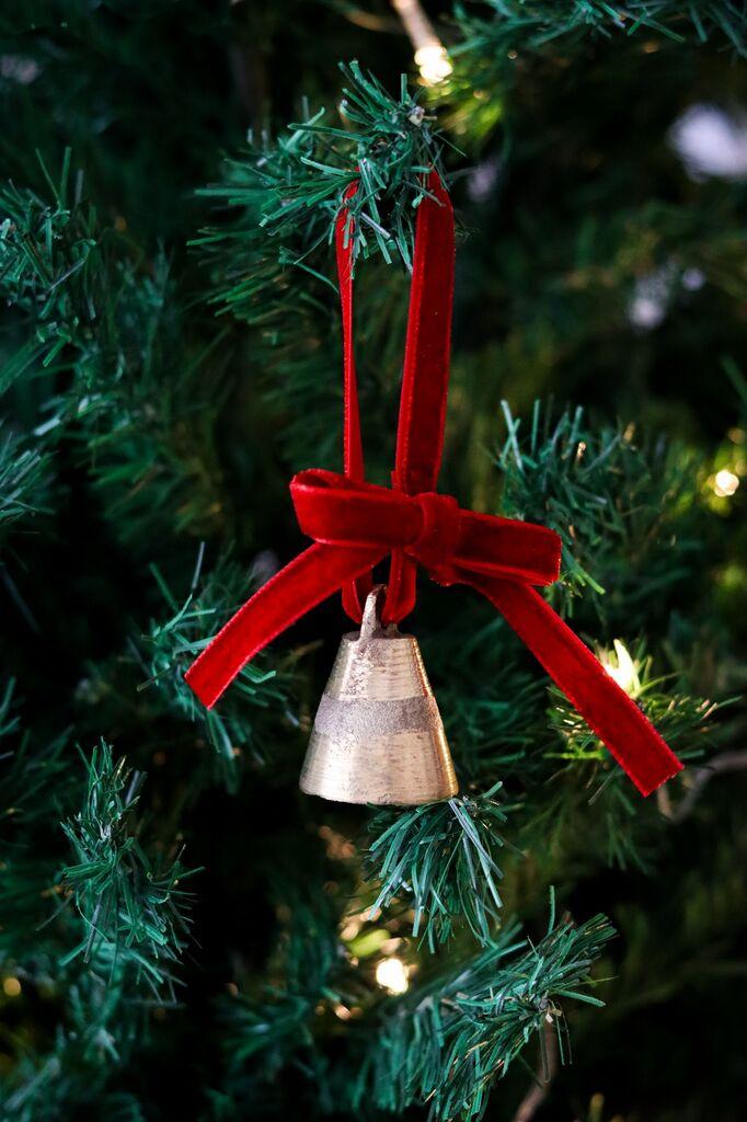 Новогодишна декорација на Аберто Дизајн BSY239, сребрена боја