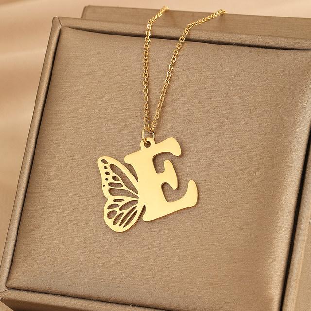 LUXARTO JEWELRY Ланче со пеперутка и буква E, златно