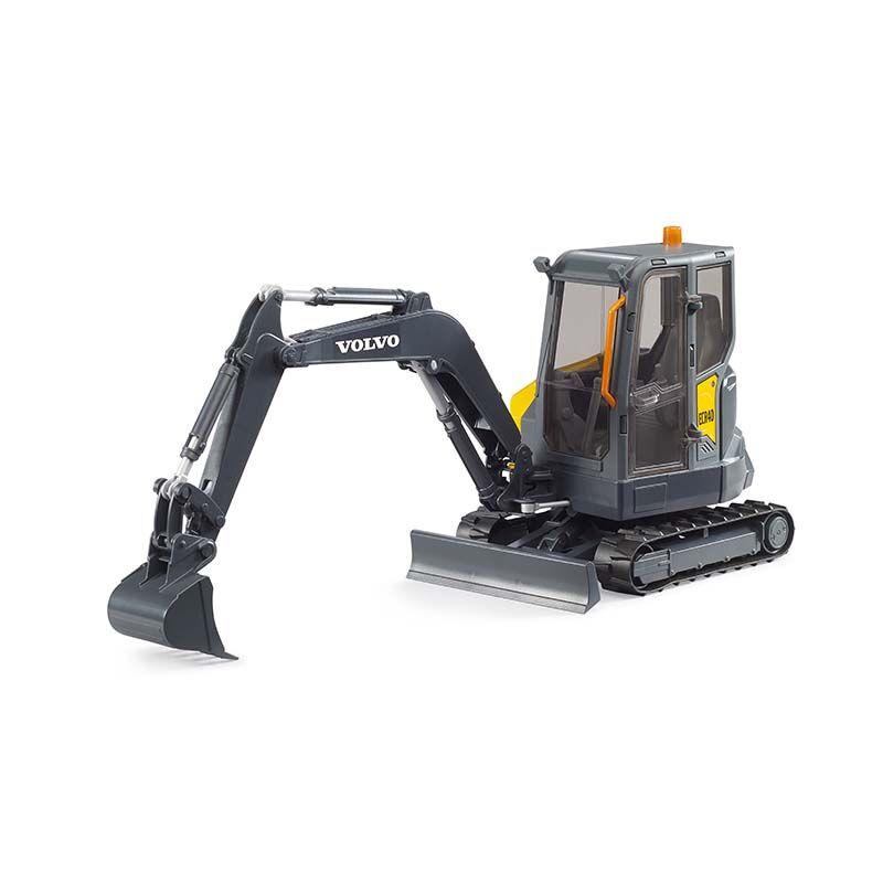BRUDER Играчка багер Volvo ECR40 3г