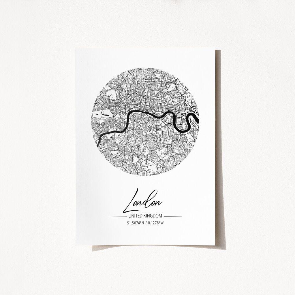 Постер Wallity Лондон-2077, 21x29,7 см, бел