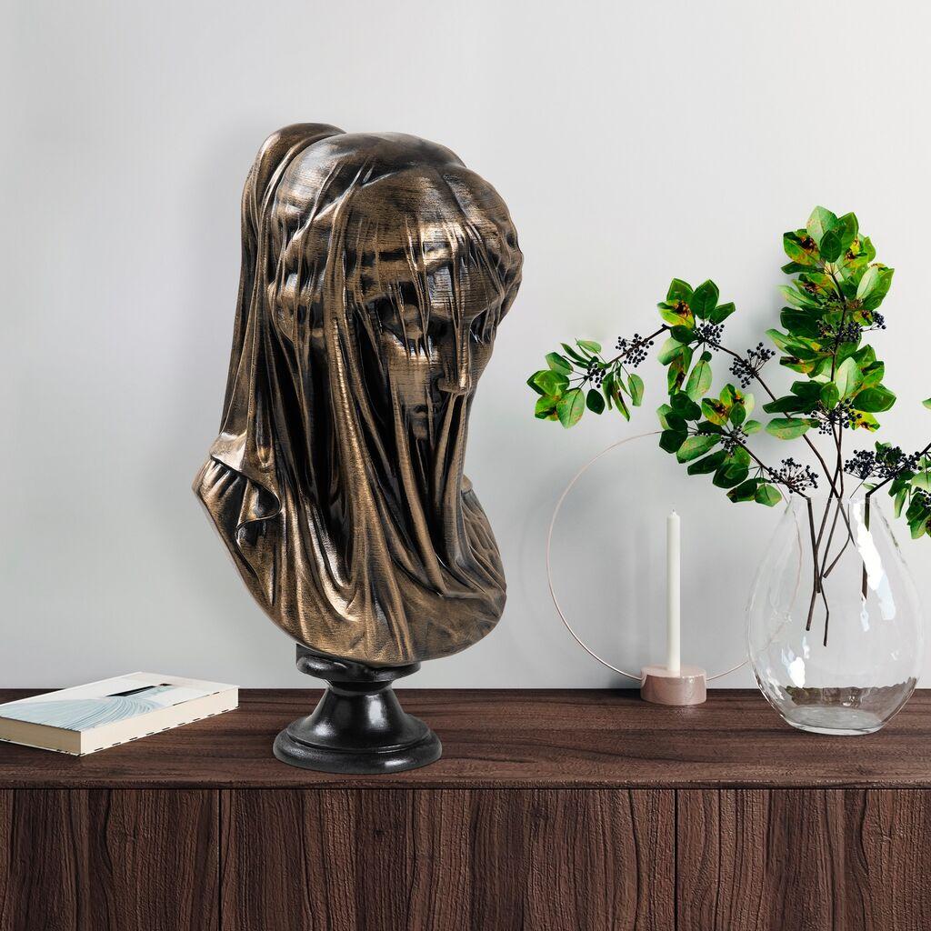 Декоративна фигура на жена со превез од Аберто Дизајн, бронзена боја