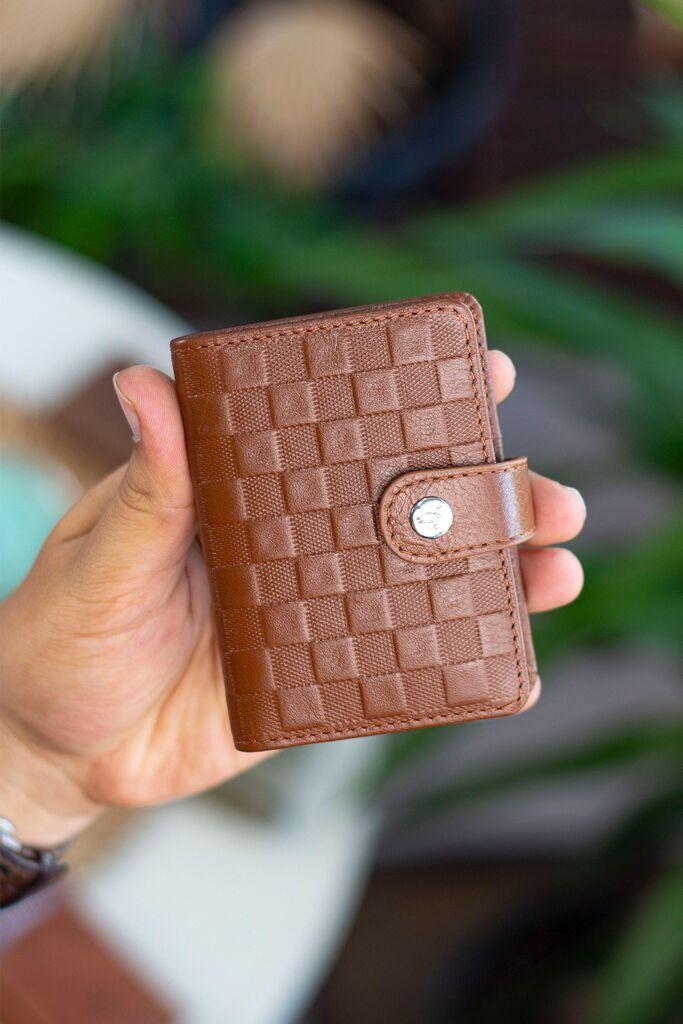 Паричник Гарбалија Пекиншки, Сив