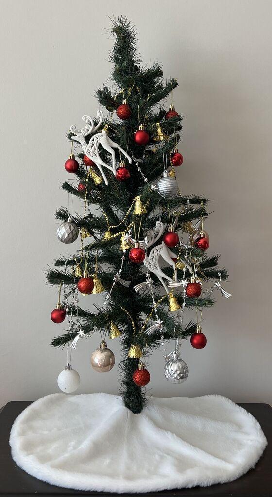 Тепих за новогодишната елка од Аберто Дизајн, Плишан Божиќ, 50x50 см, бел