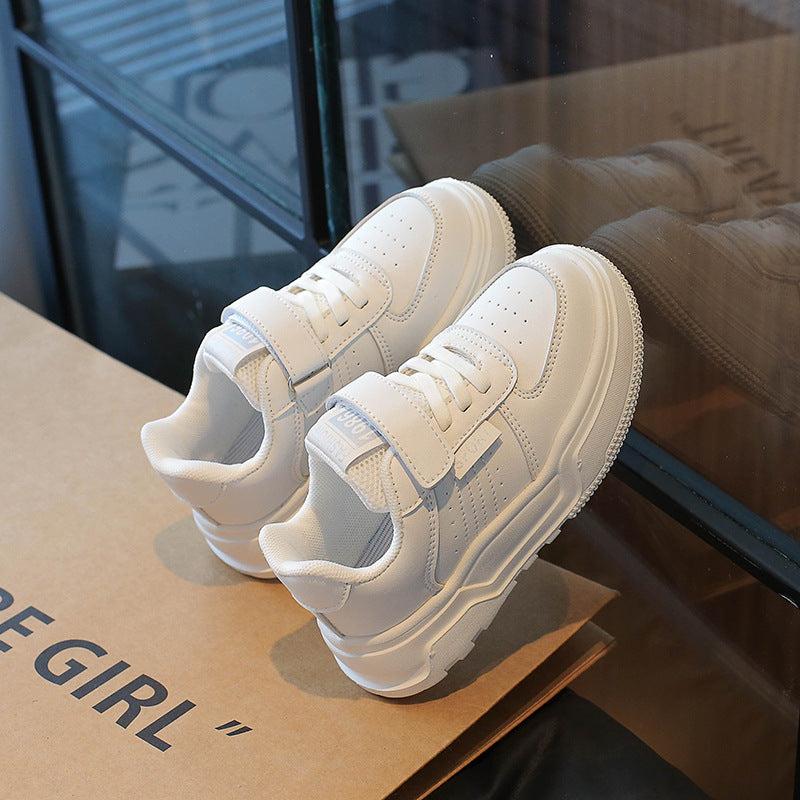 Детски патики со лепенка и спортски дизајн