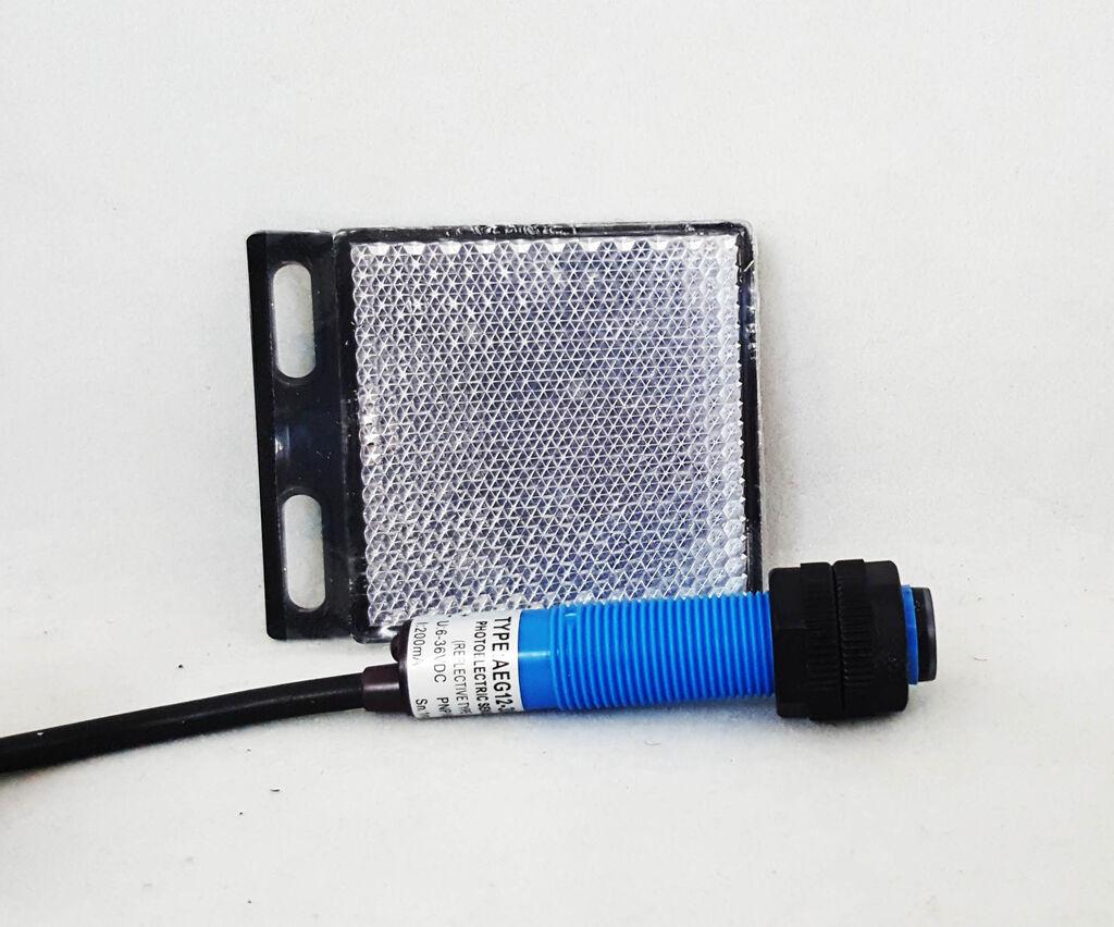 Alfa Electric Рефлектирачки оптички сензор NPN NO+NC 20-100cm 6-36V AEG12-3B1NC