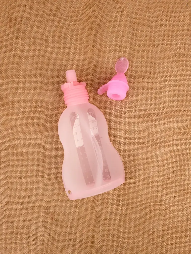 Силиконско шишенце со капаче