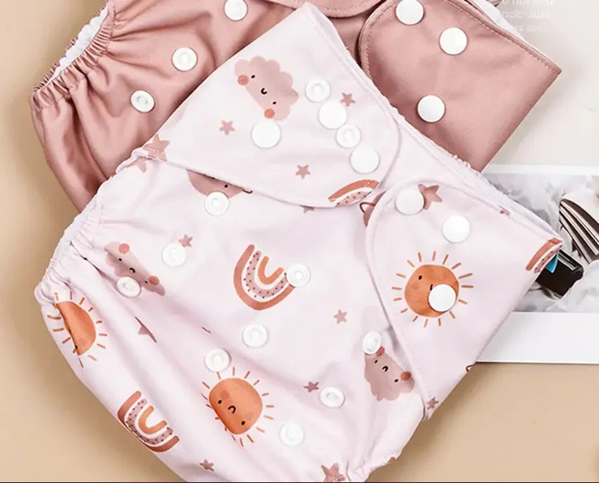 Гаќички за широк повој со арпсорбирачка крпа различни дезени