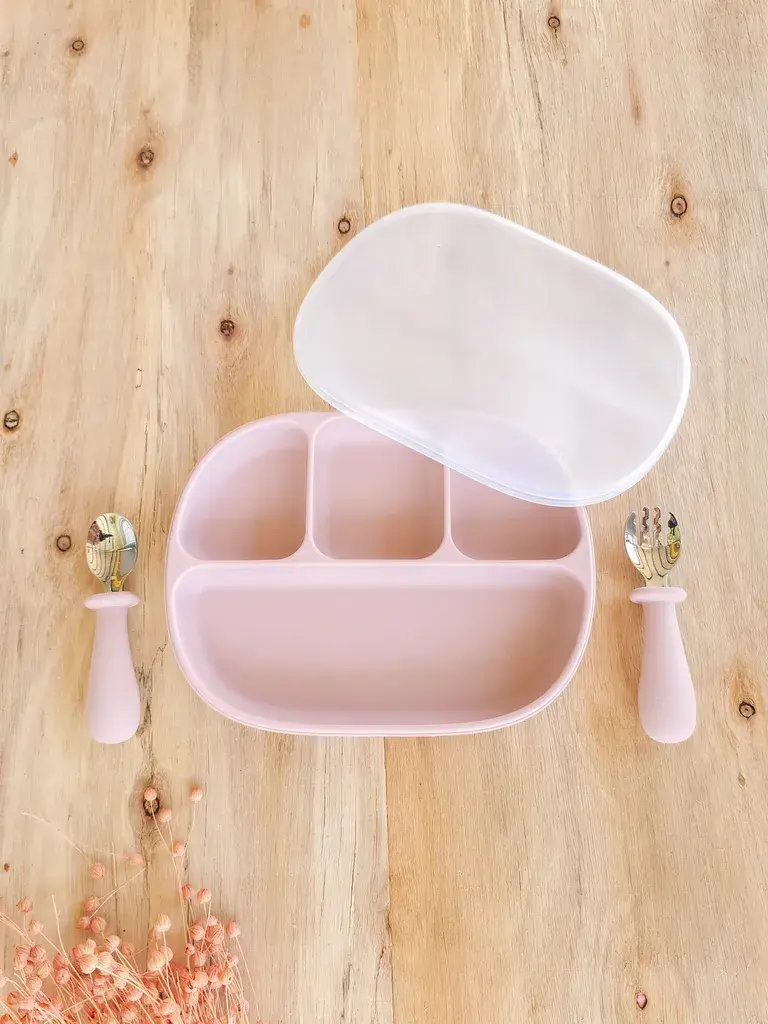 Силиконска чинија со 3 прегради + прибор за хранење