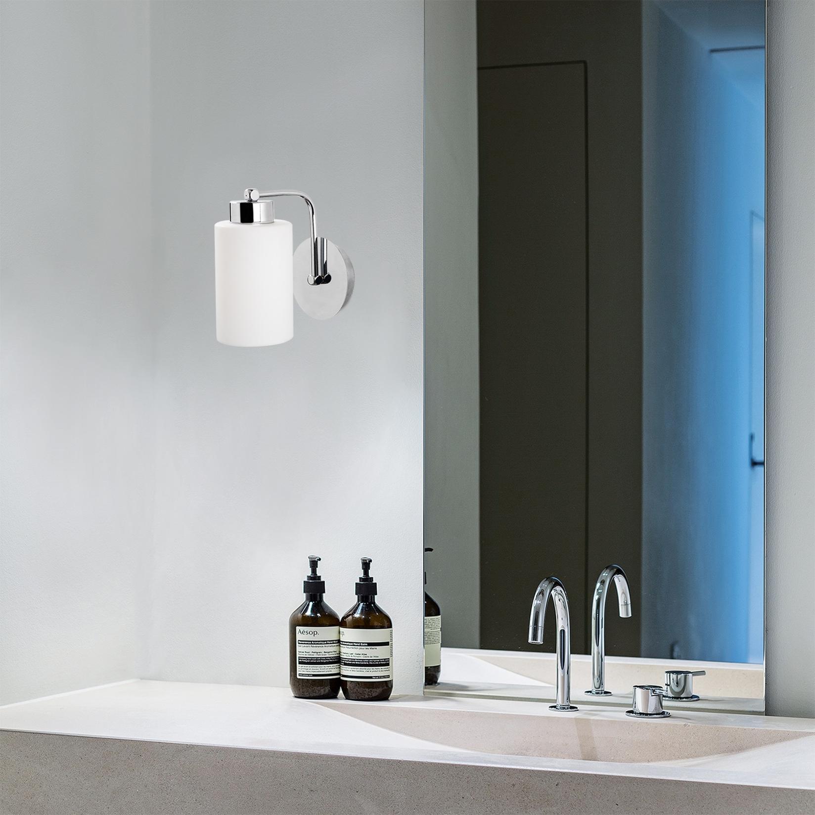 Opviq dzидна светилка E27 со приклучница, сребрена