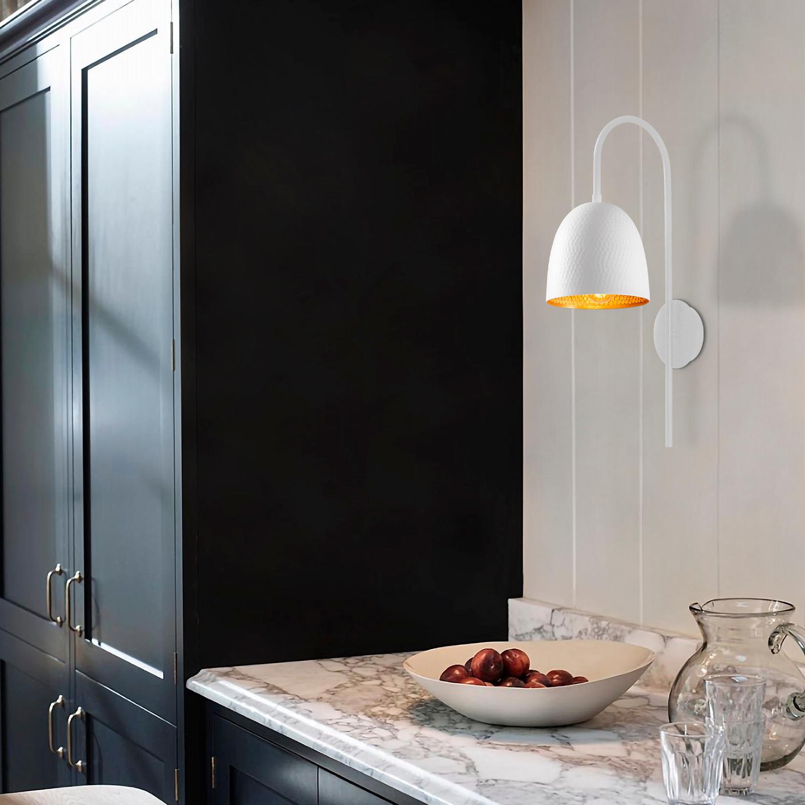 Opviq dzидна светилка E27 со приклучница, бела