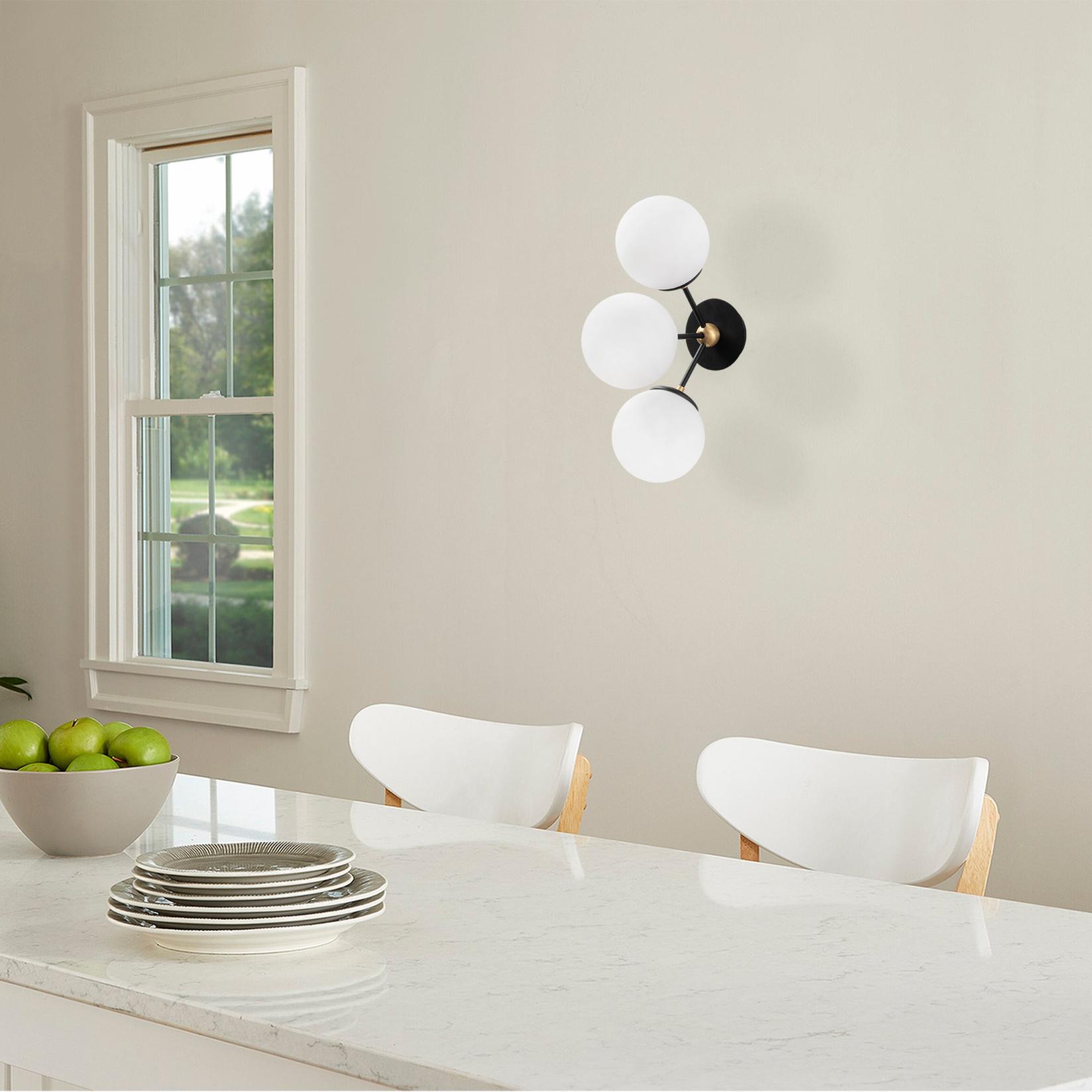 Opviq dzидна светилка E27 со приклучница, црно-бела