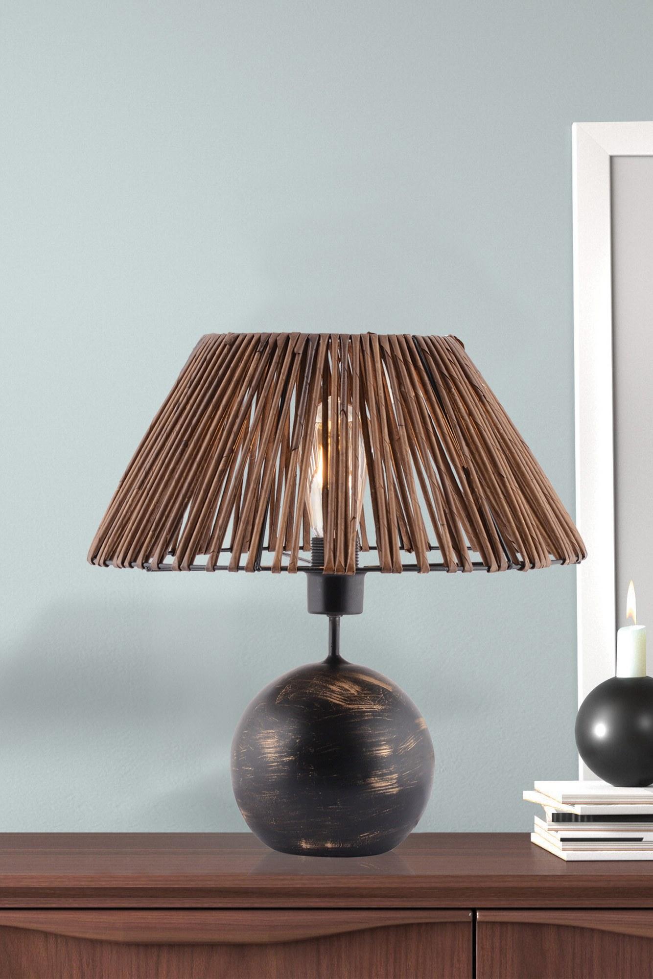 Столна ламба Opviq E27 со штекер