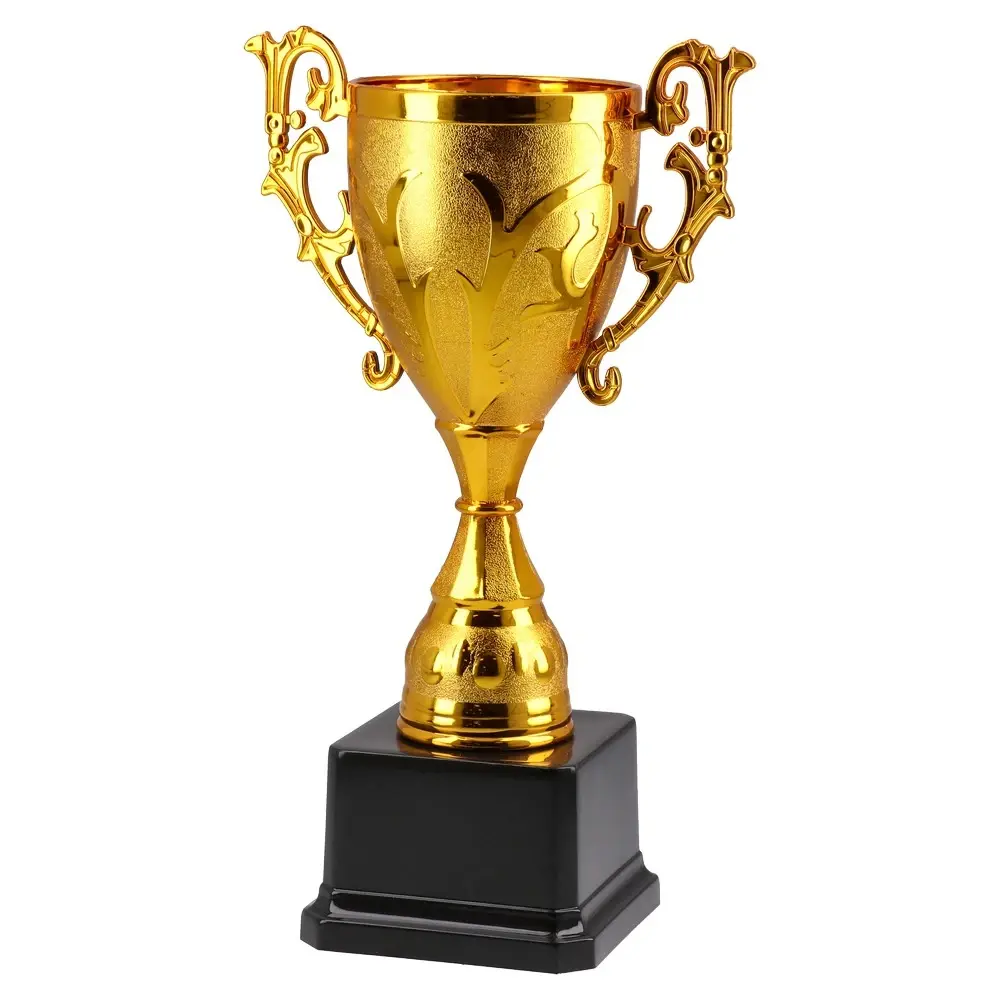 Победник на купот P2, пластика, 25 см, златна боја