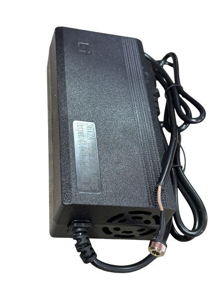 Alfa Electric Адаптер 42V 2A со магнетен конектор за скутер