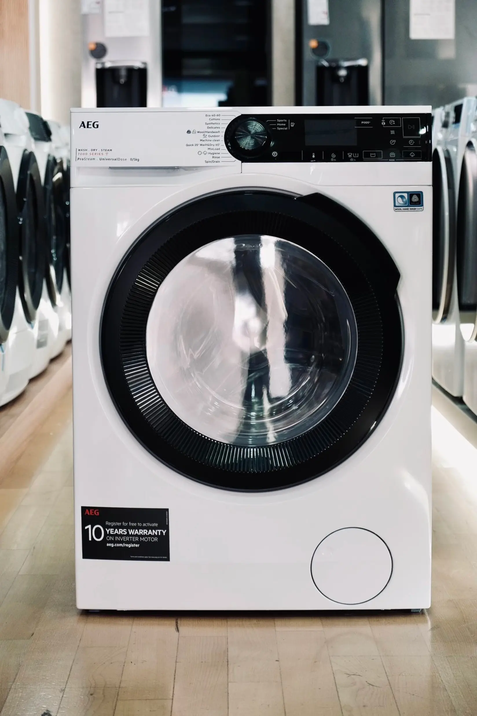 AEG Машина за перење + сушење алишта LWR73864O, 8кг/5кг, 1600 вртежи во минута, 230 V, 60L, бела