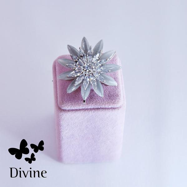 Divine Брош „Blossom Up“