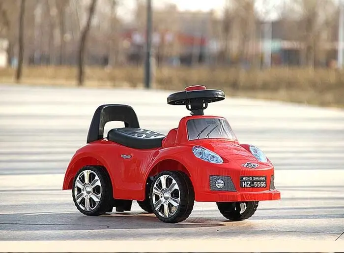 Kinderlino Детски автомобил на туркање – спортски модел