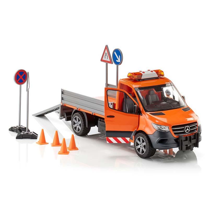 BRUDER MB sprinter возило со светлосен и звучен модул, возач и дополнителна опрема