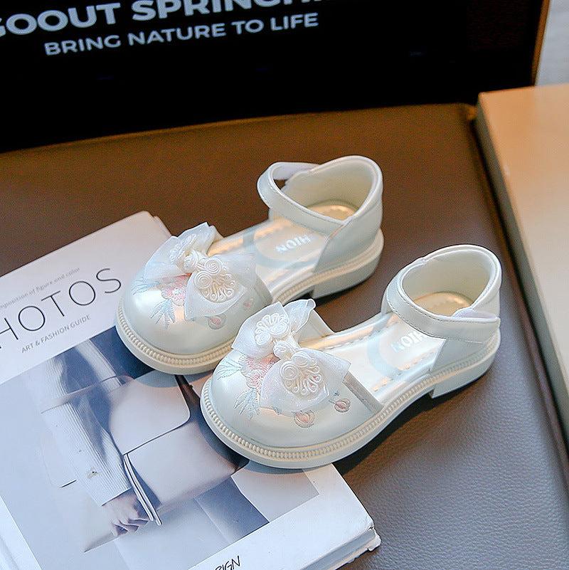 Чевли за девојчиња со цветен дезен и тантела