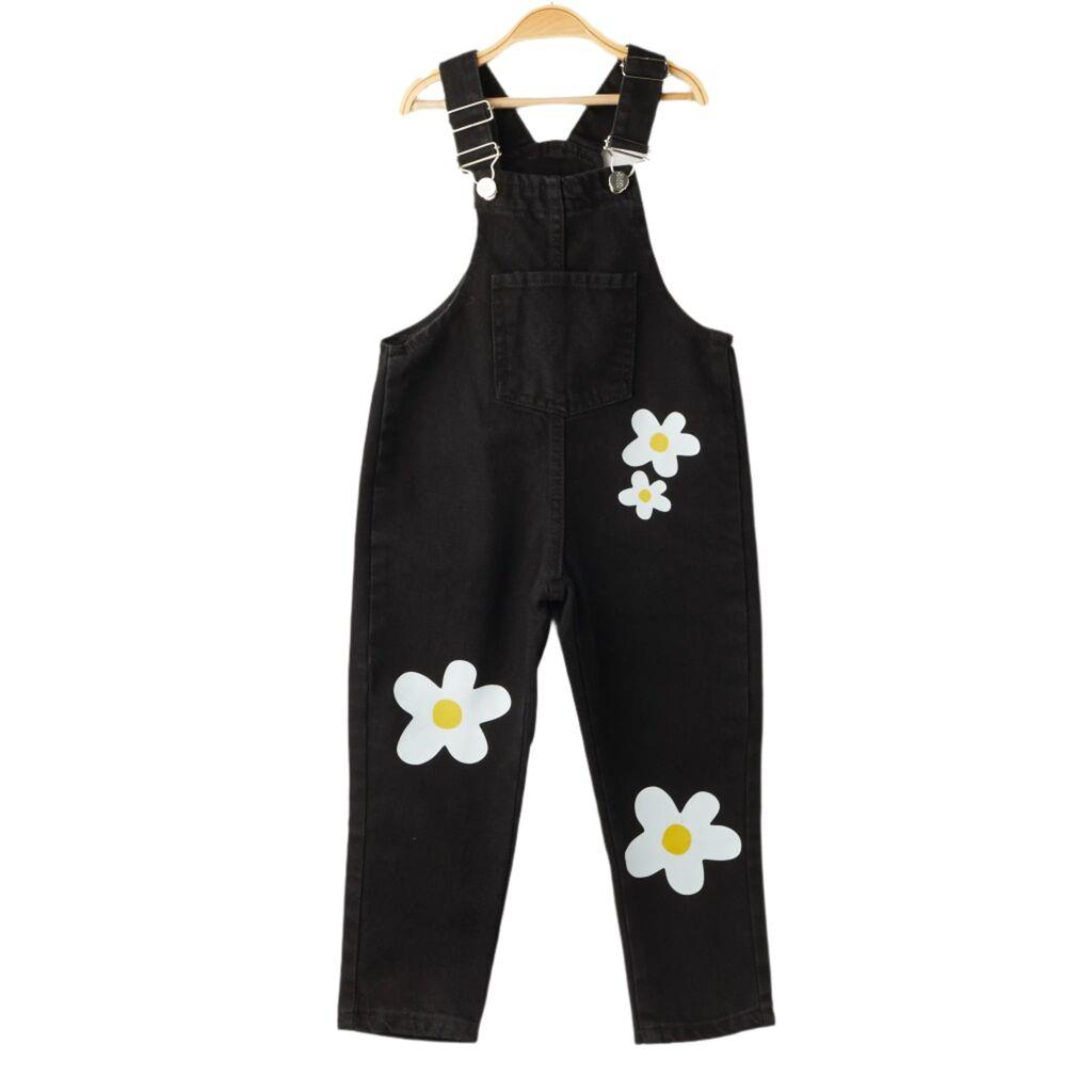 Фармерски комбинезон со цвеќиња