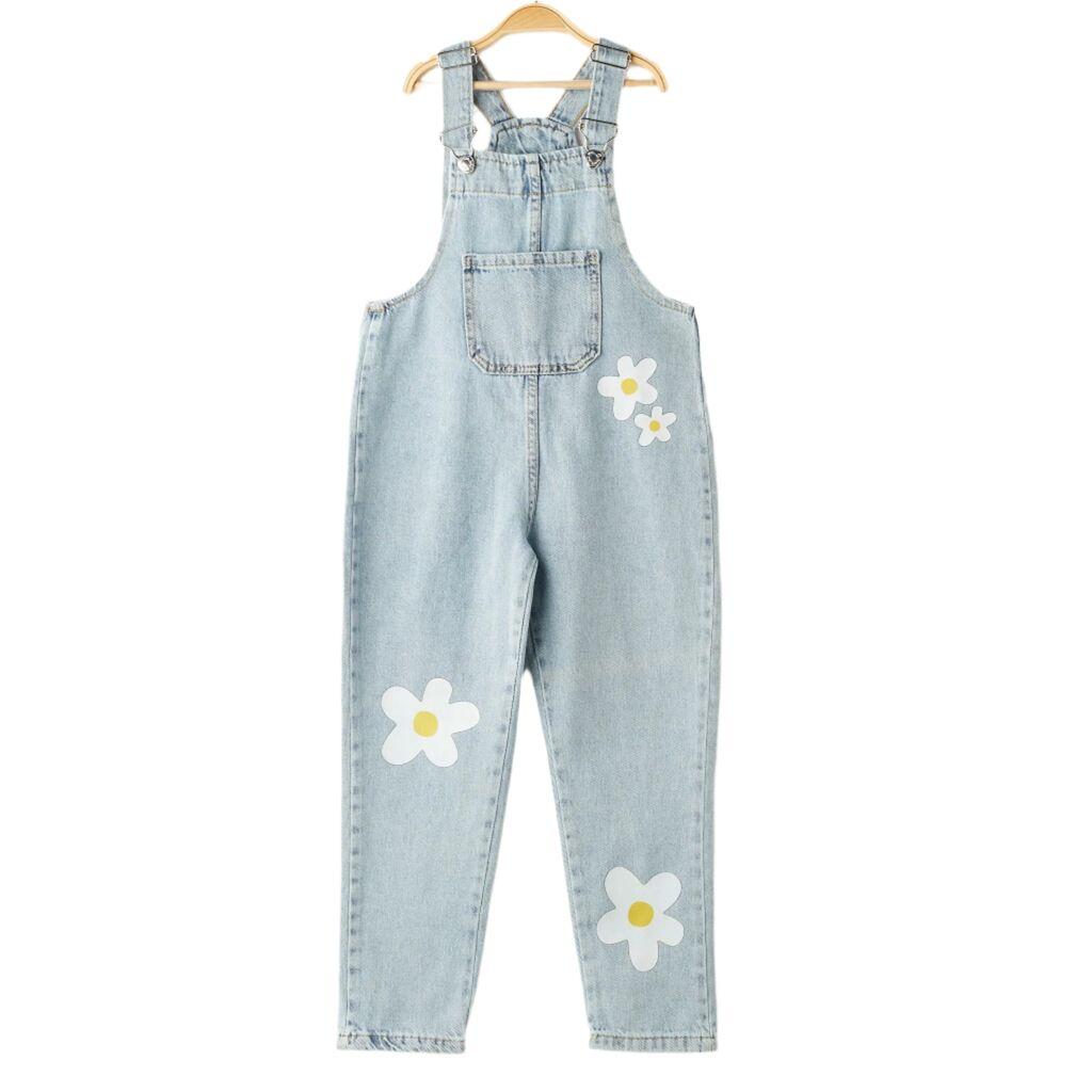 Фармерски комбинезон со цвеќиња
