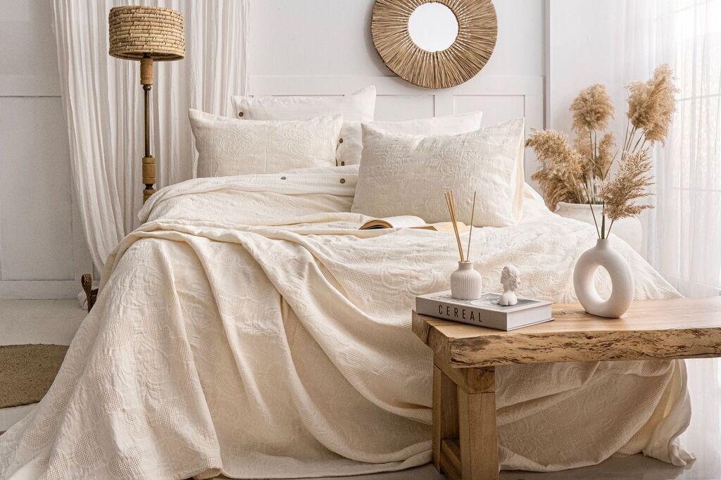 Комплет прекривки и навлаки за перници L'essentiel Maison Italo, 240x260 см, крем боја