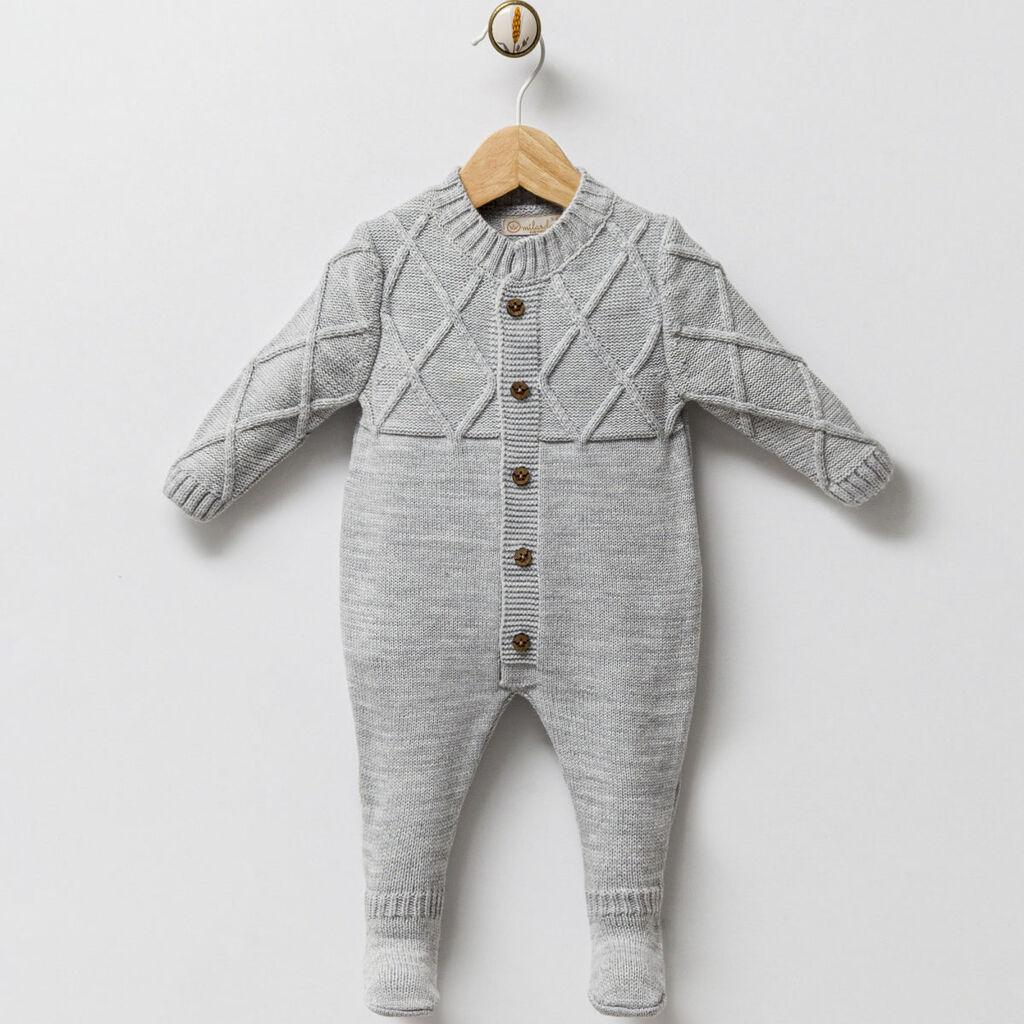 Плетени шпикозни со копчиња