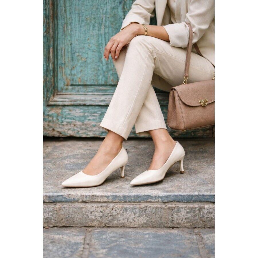 SOFIA Женски крем чевли