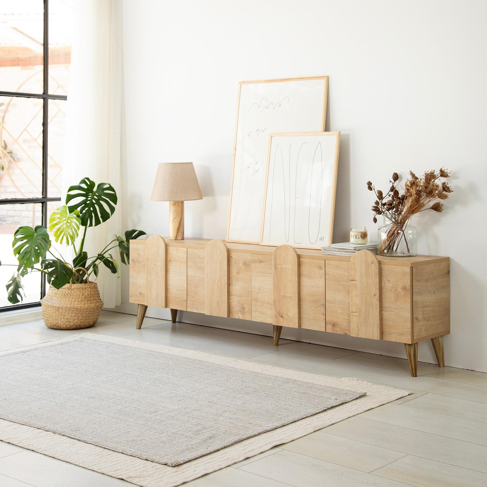 Комода за домашен телевизор Hanah од нова линија од даб