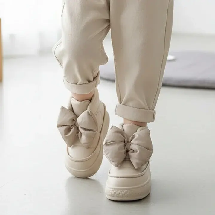 Чизми со Панделка