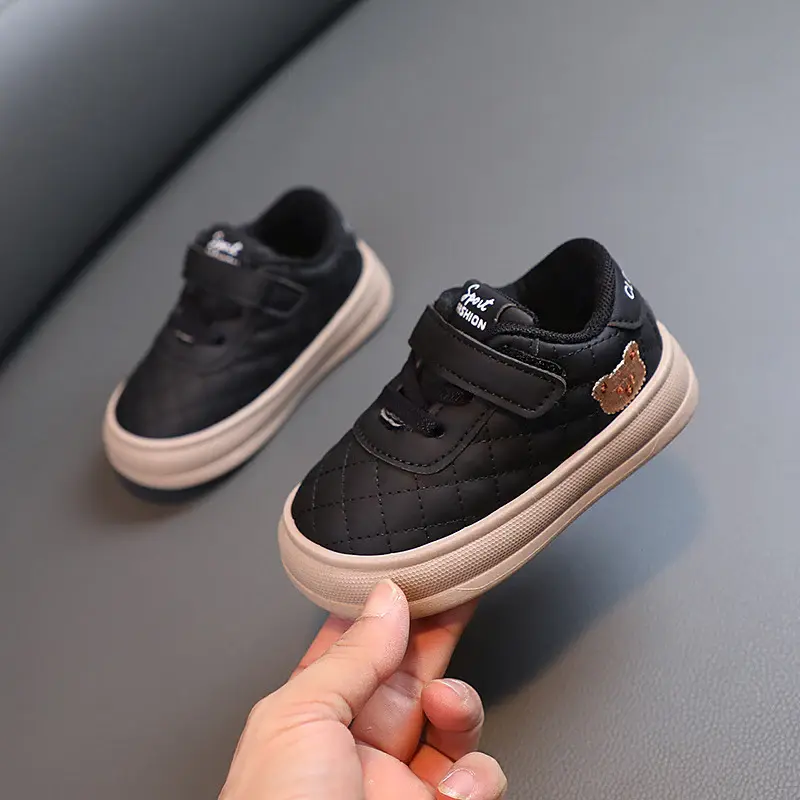 Детски патики со лепенка Мече