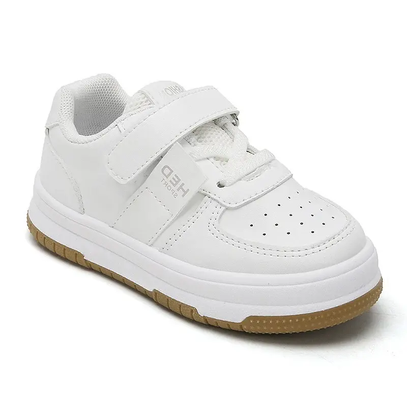 Детски патики со лепенка, Бели