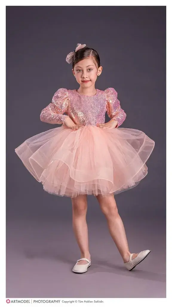 Елегантно Фустанче со Светки и Тул