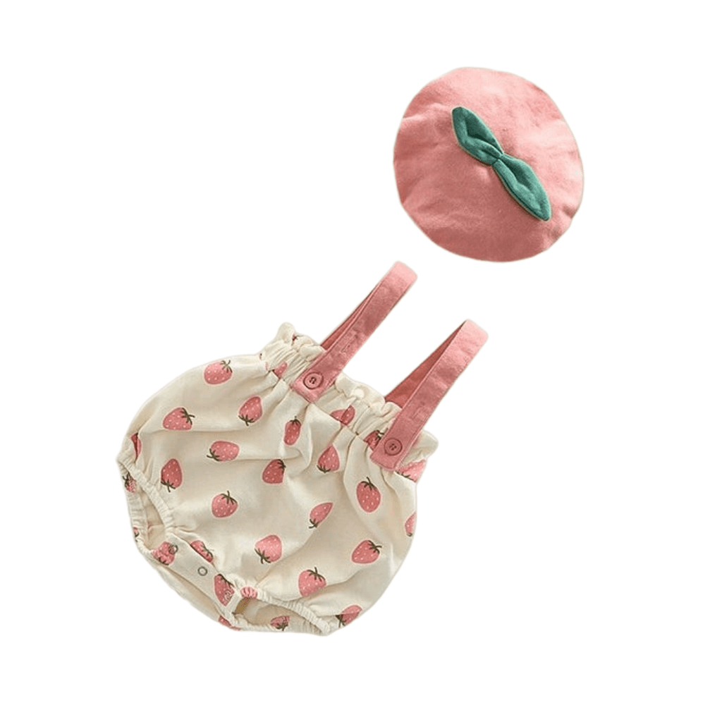 Летен комплет со јаготки и капа