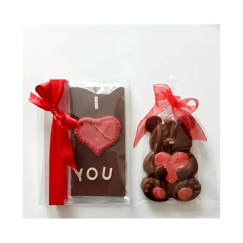 Чоколадно мече со срце и табла чоколадо во пакет