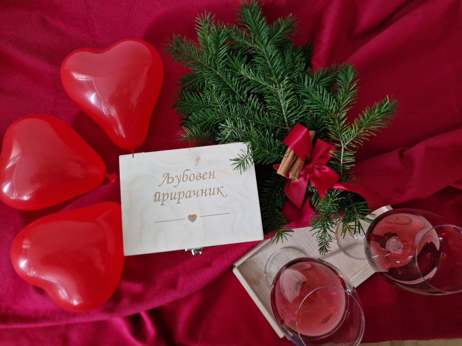 ДРВЕНО  КАТЧЕ Дрвена кутија со 6 додатоци