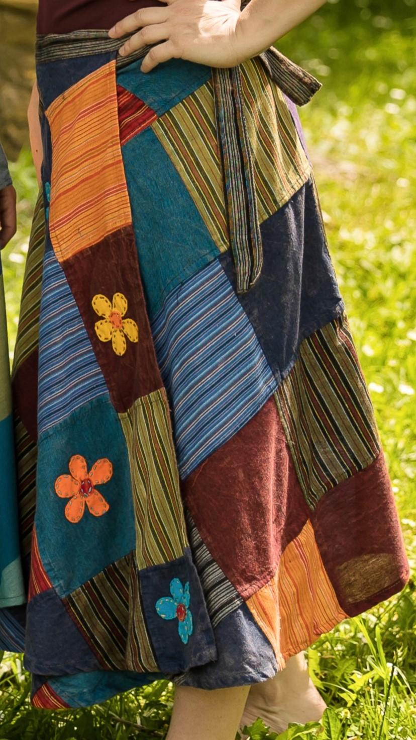 HIPPIE PLANET Здолниште со парчиња на преклоп - Универзална големина, везени