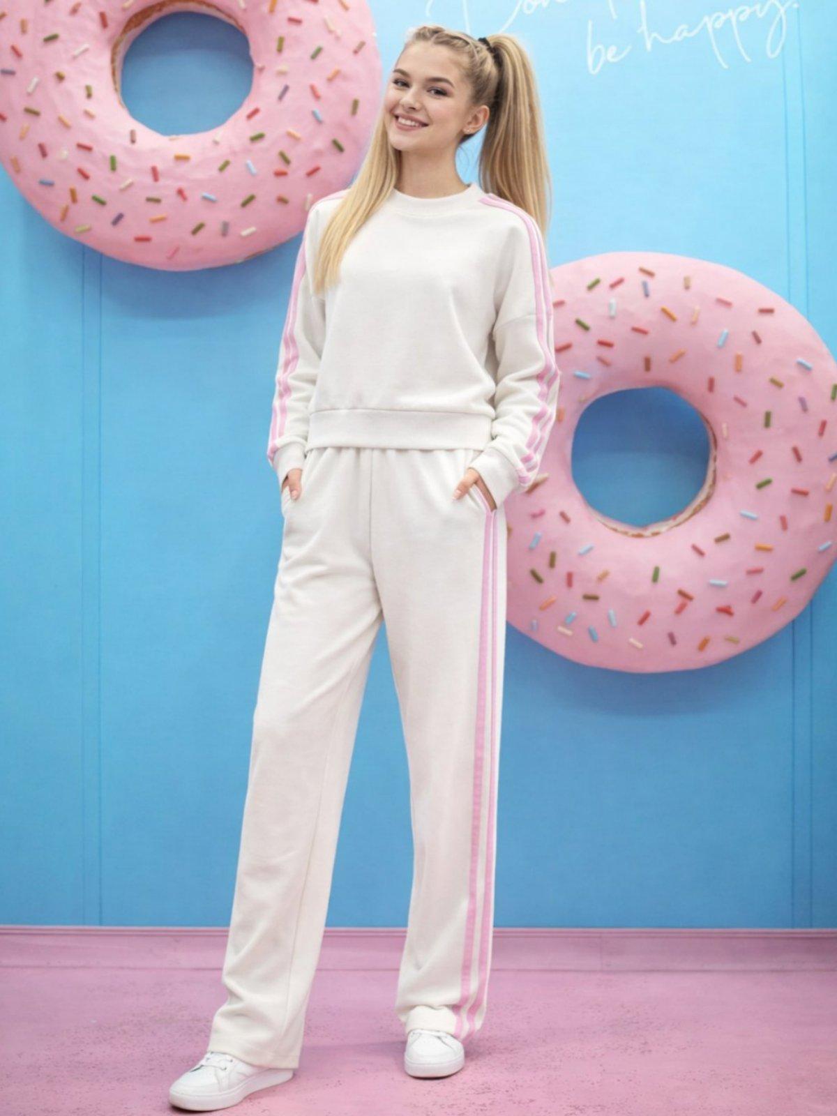 IVERI Тренерки бели со траки