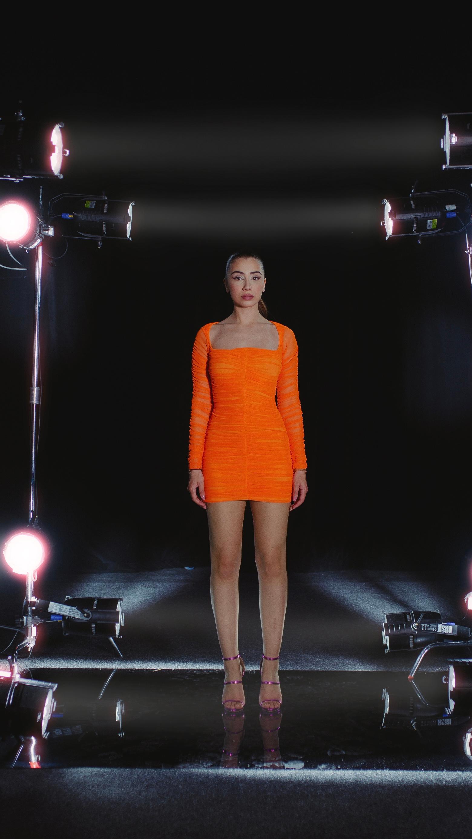 MNML Краток фустан Дејзи II