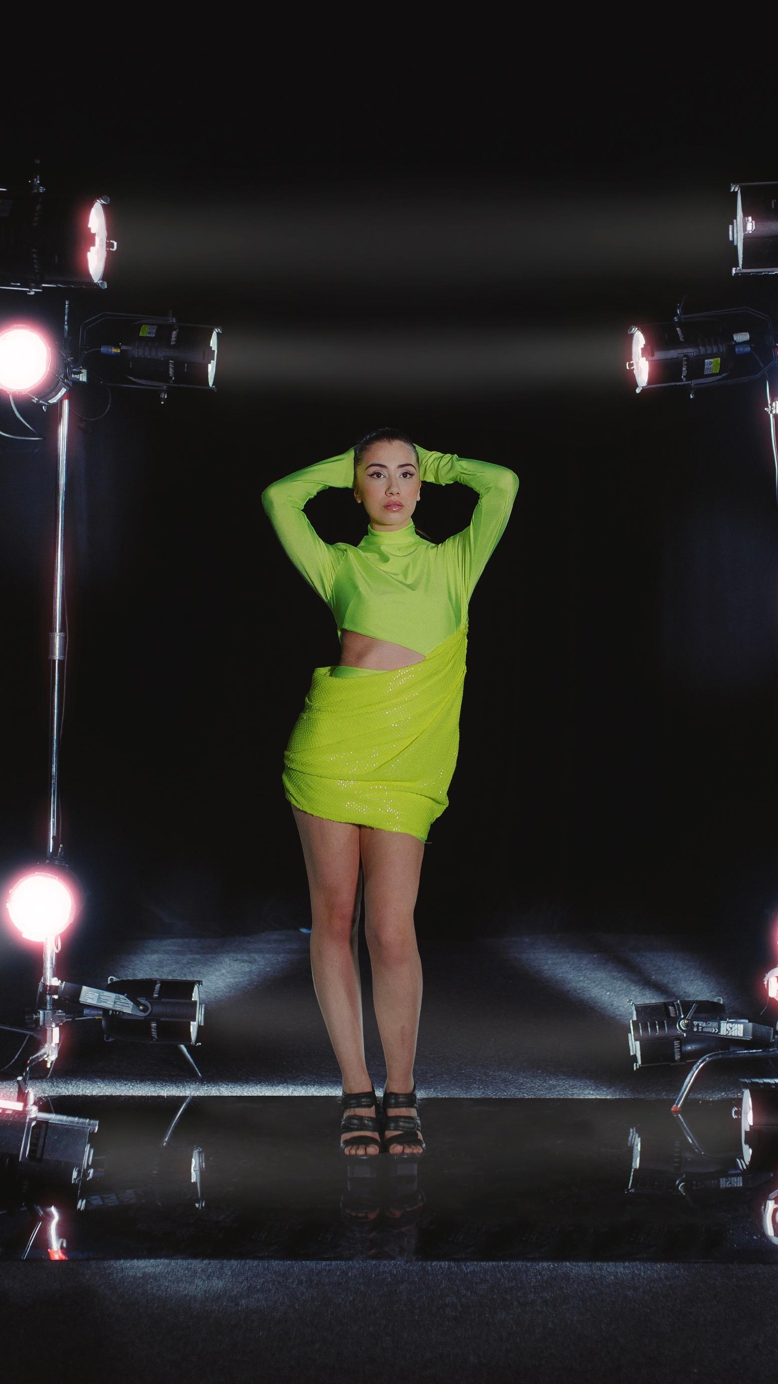 MNML Краток фустан Лекси