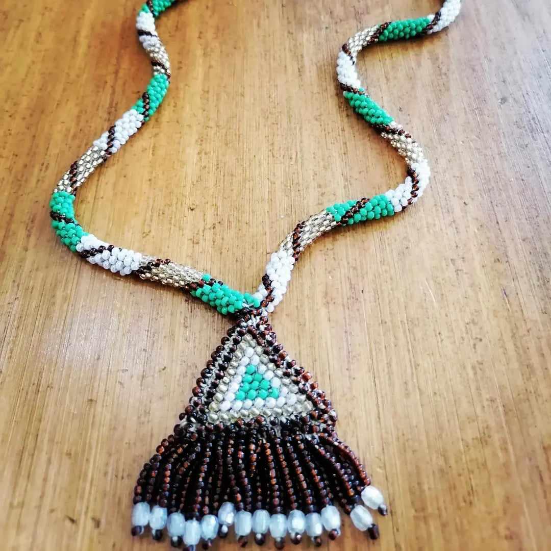 MACEDONIAN CORNER Ќостек ороводник