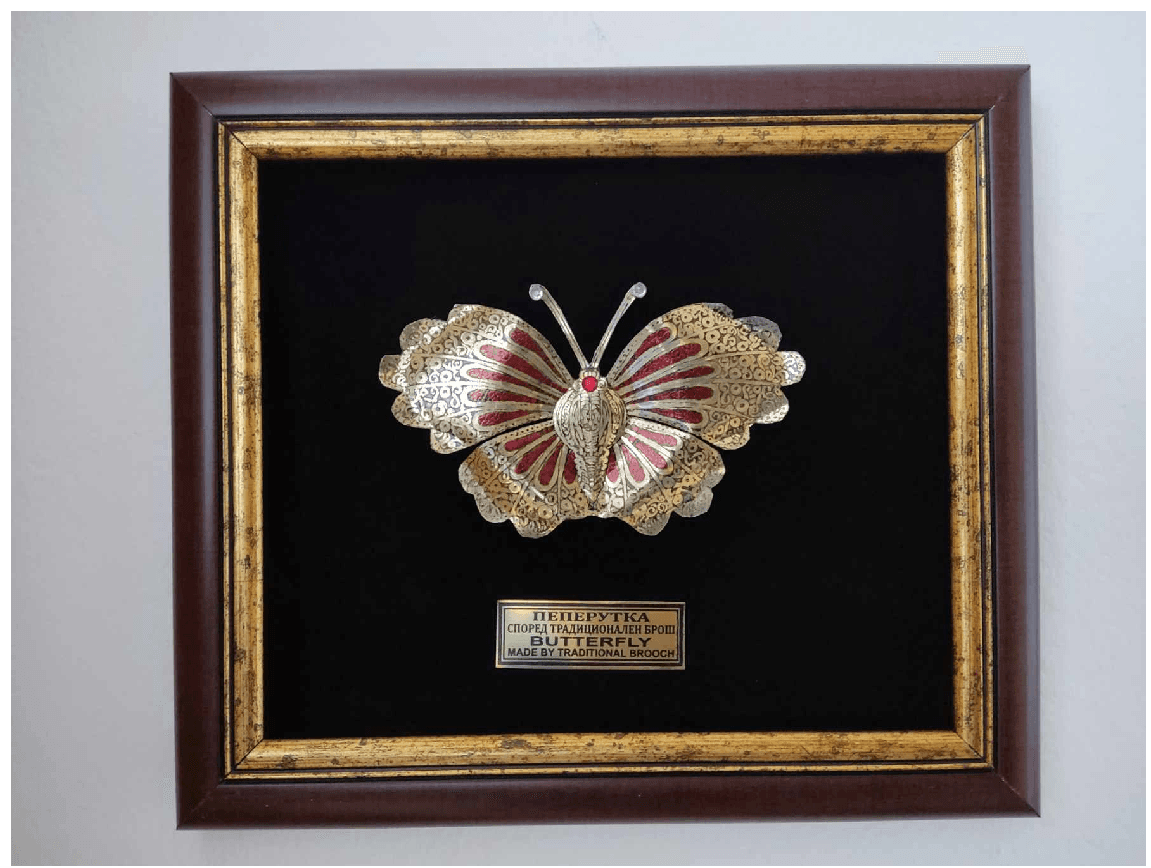 MACEDONIAN CORNER Слика пеперутка изработена од месинг