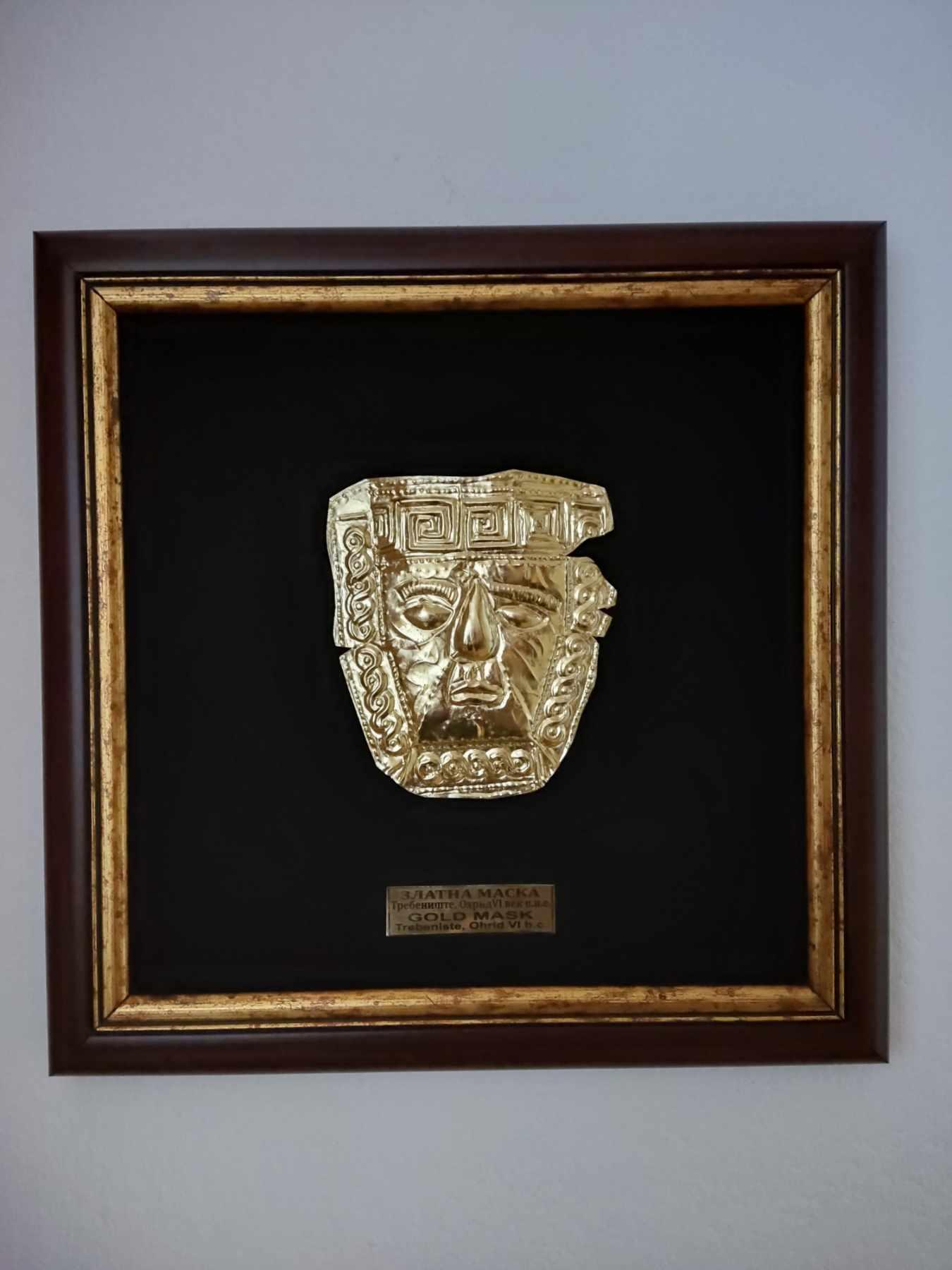 MACEDONIAN CORNER Слика златна маска изработена од бакар со позлата