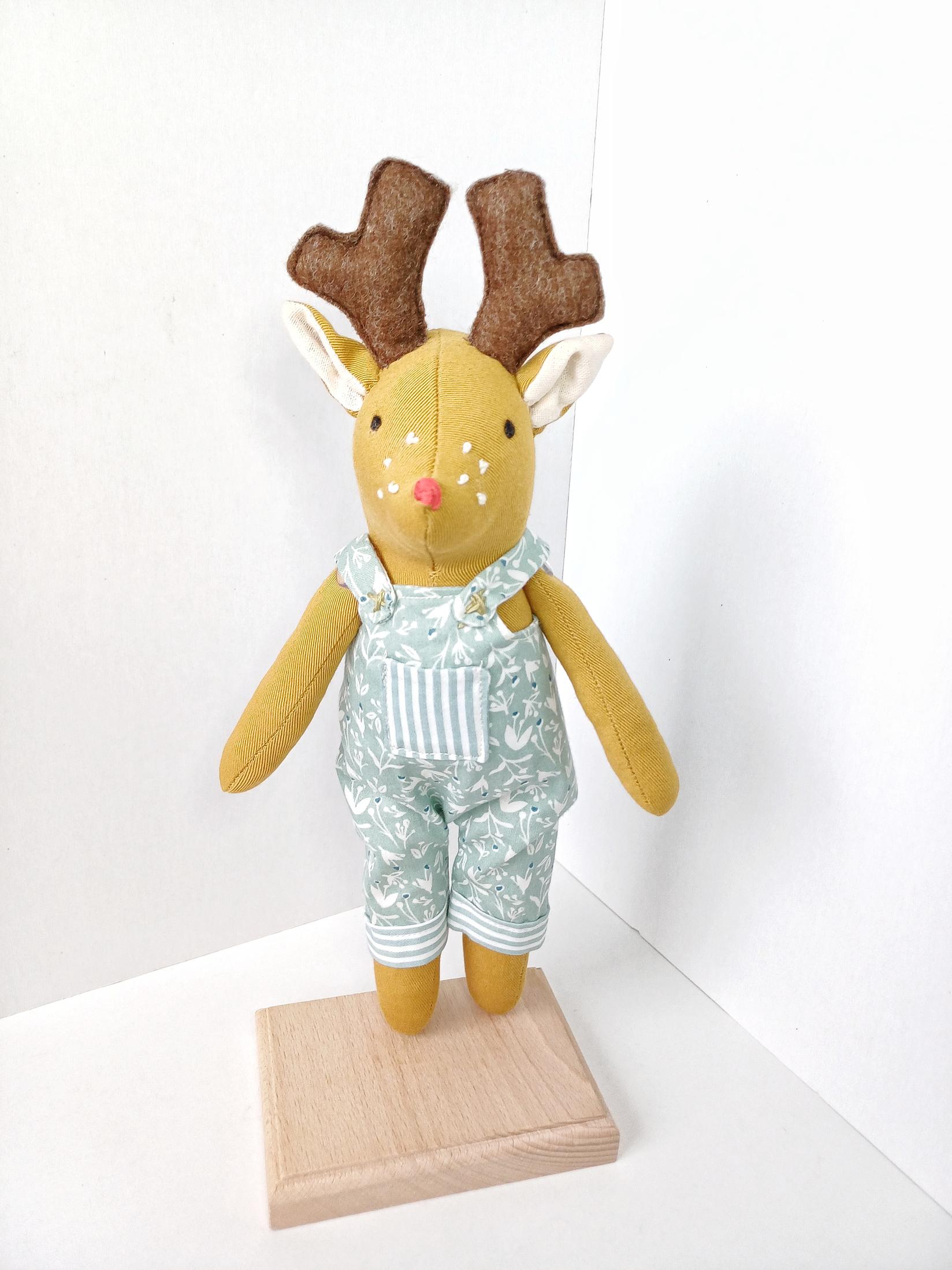 МАТРЈОШКА Елен во тиркизни панталони