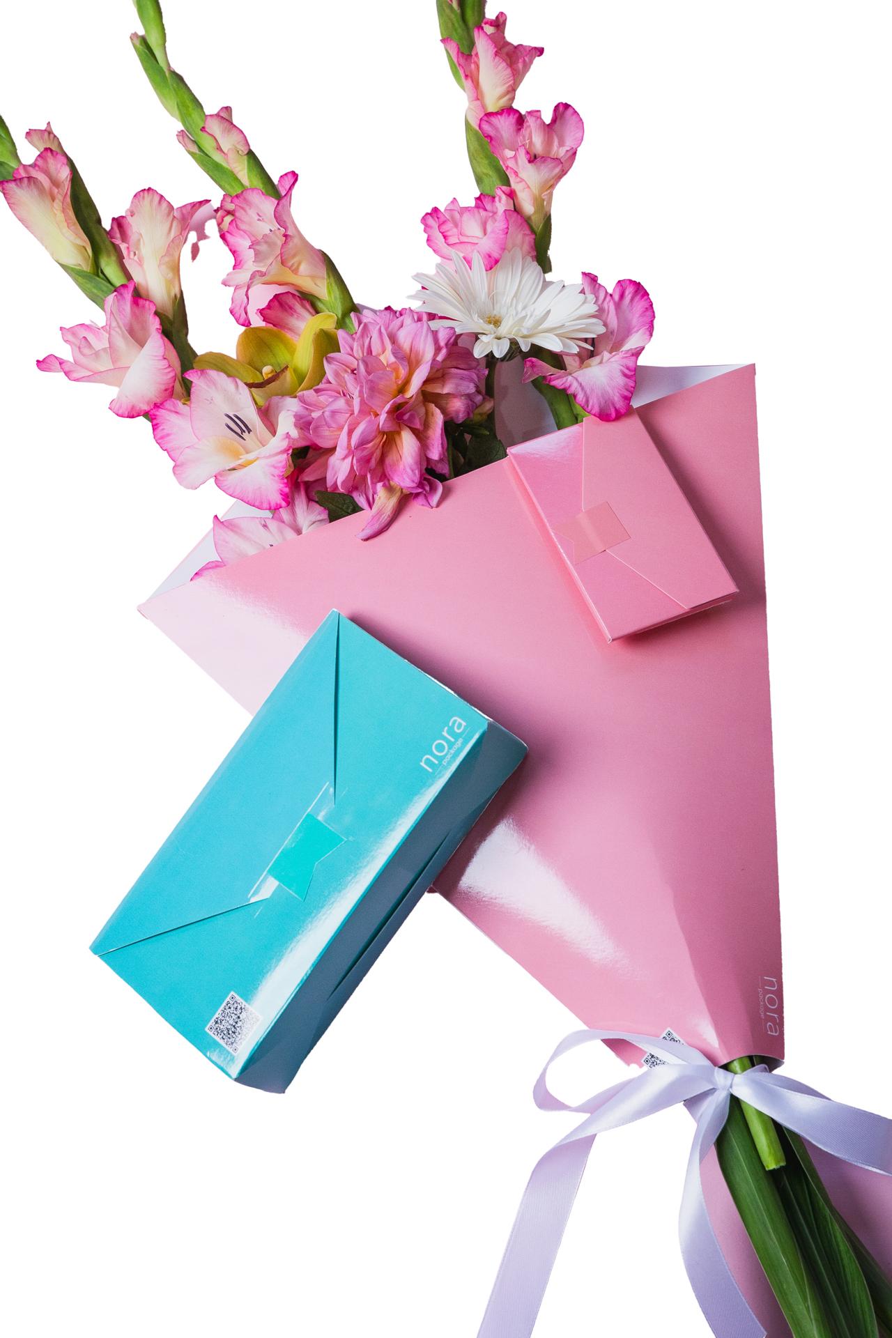Nora package Сет од декоративно пакување за цвеќе розево и плик ташничка ментол сина