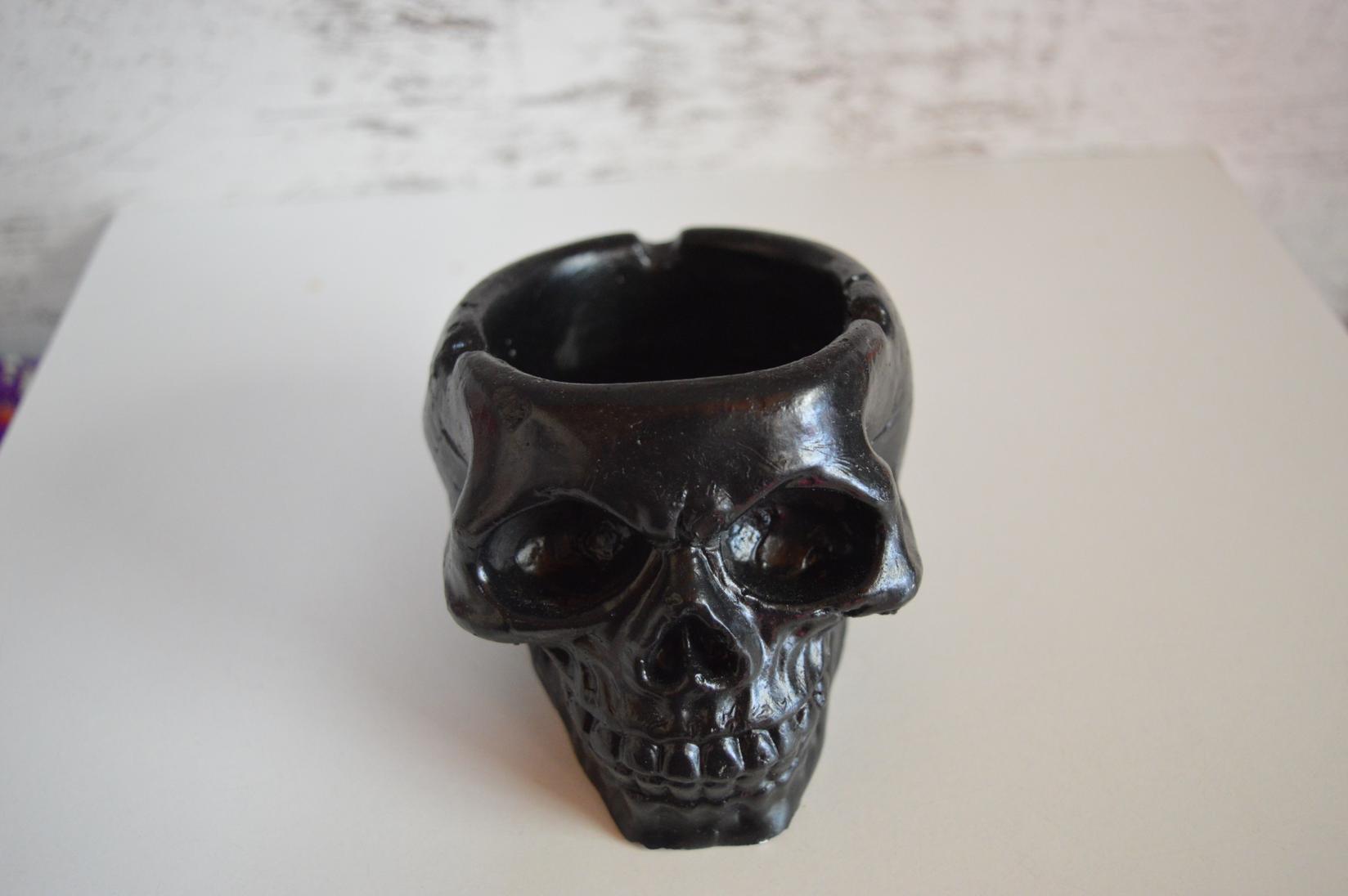 PODARI ME Пепелник Глава црна