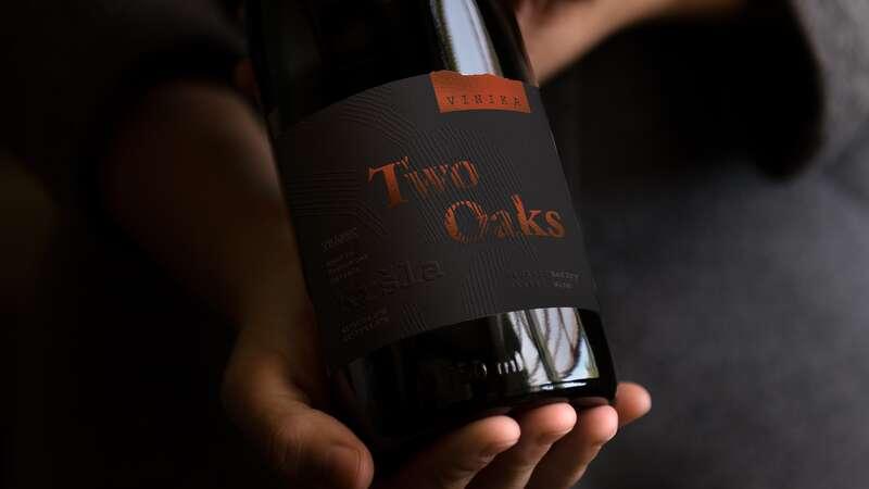 Vinika's Вино Two Oaks '21