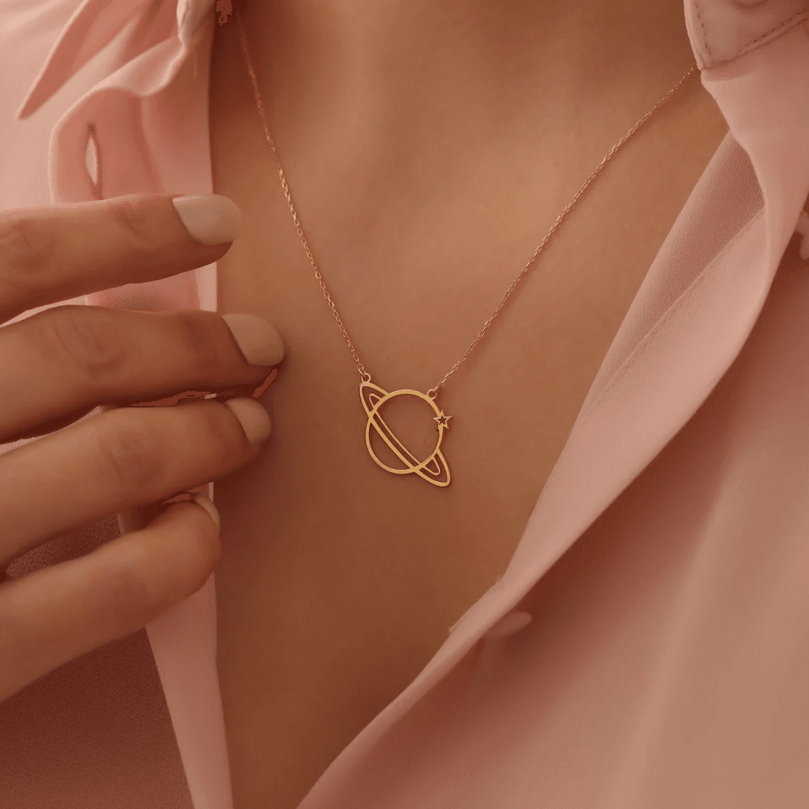 LUXARTO JEWELRY Ланче изработено со Сатурн