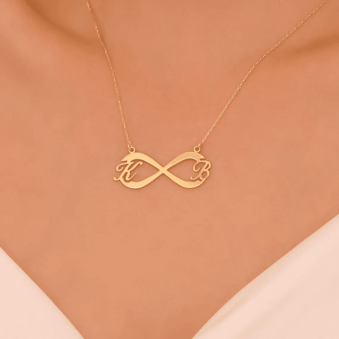LUXARTO JEWELRY Ланче иработено со инфинити и букви K и B